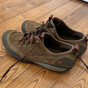 Hiking shoes/sneakers